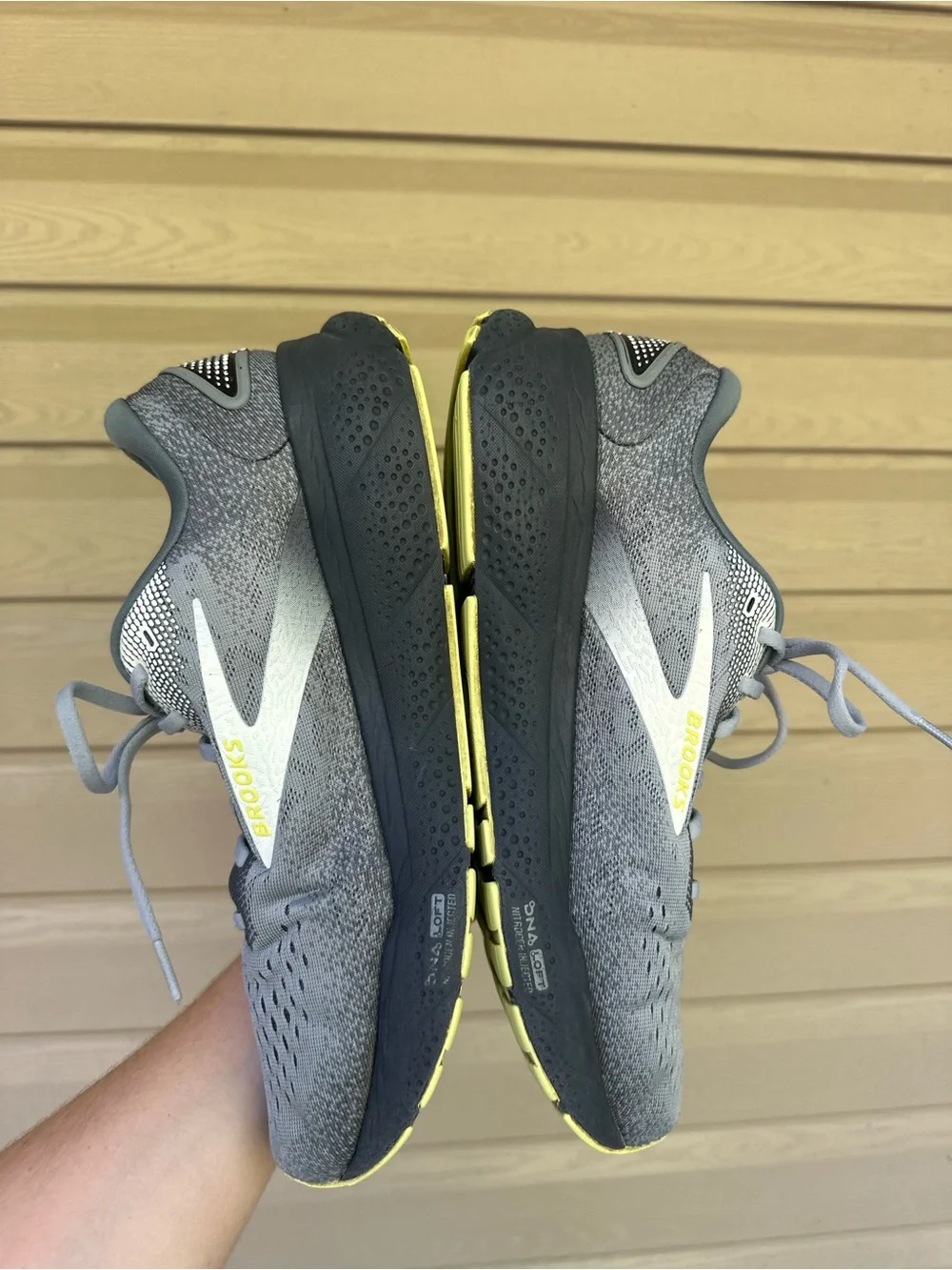Size 11.5 - Brooks Ghost 16 Extra Wide Primer Grey Lime.